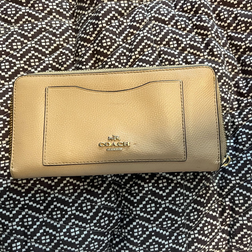 Coach Wallet in cream color!